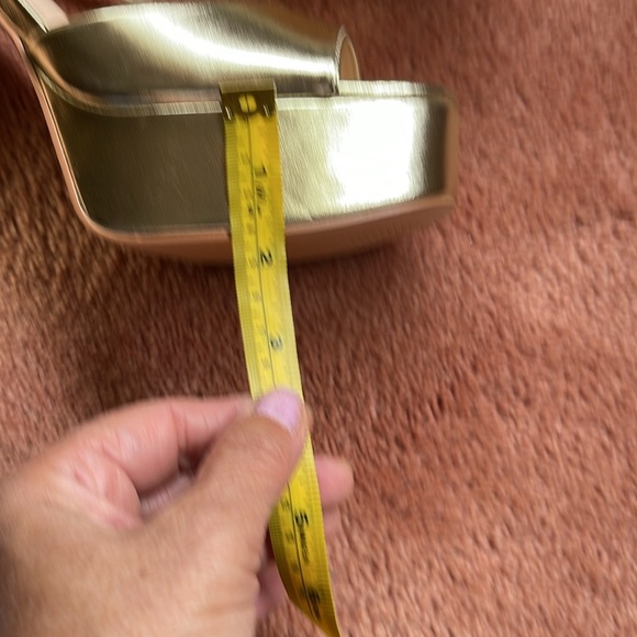 Lulus gold dressy /wedding shoes almost new - Picture 7 of 17